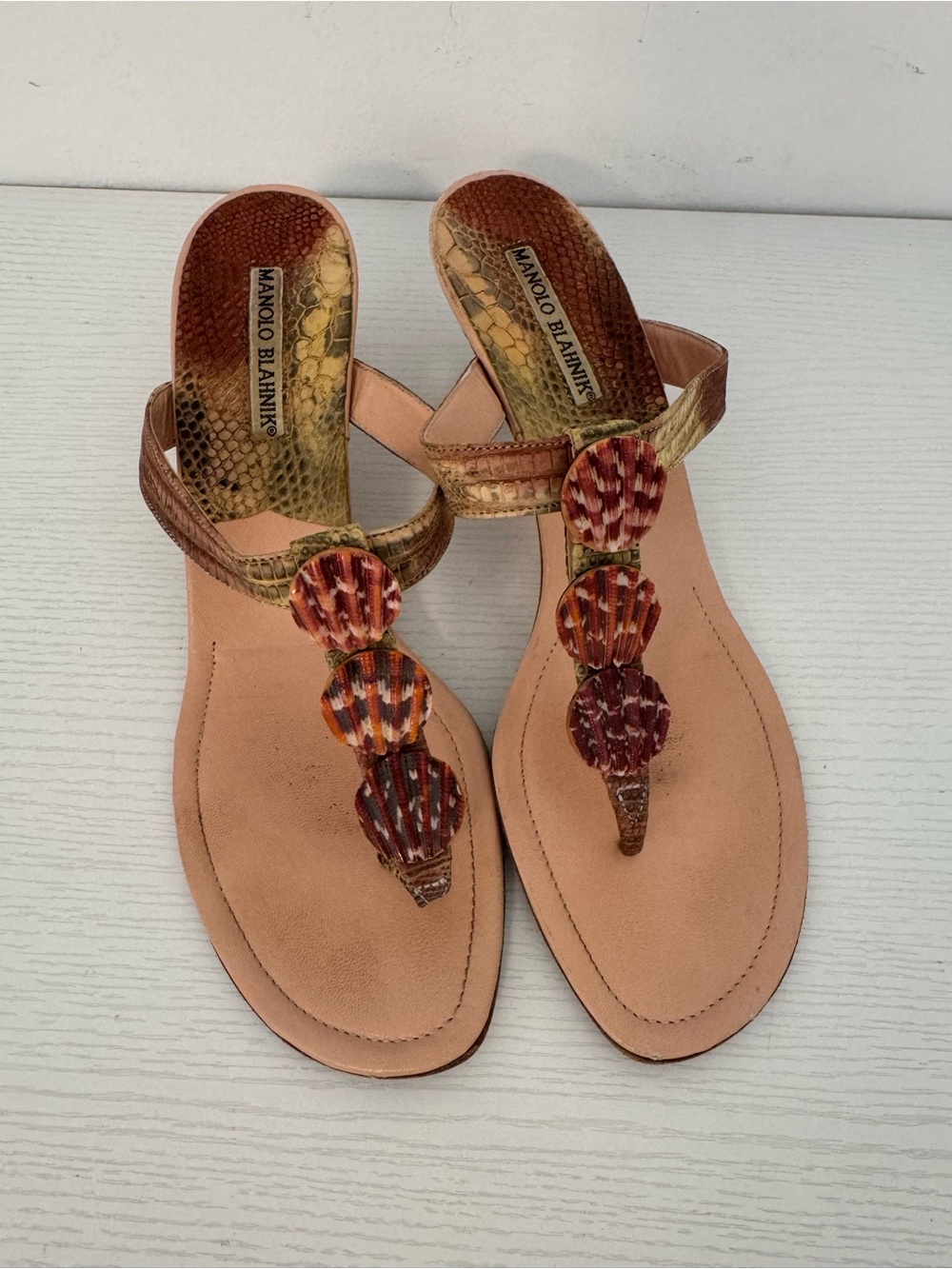 Manolo Blahnik Seashell Python Snakeskin Thong Sandal Open Toe Kitten Heels - Picture 2 of 10